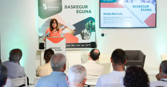 Baskegur Eguna renueva «el compromiso firme» de los agentes del sector forestal-madera en la gestión de los montes vascos
